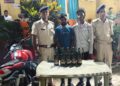 वाहन जांच में 3.75 लीटर अंग्रेजी शराब के साथ दो गिरफ्तार