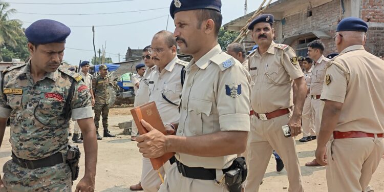 अवैध बालू खनन मामले में पुलिस की बड़ी कार्रवाई, मुख्य आरोपी की तलाश जारी