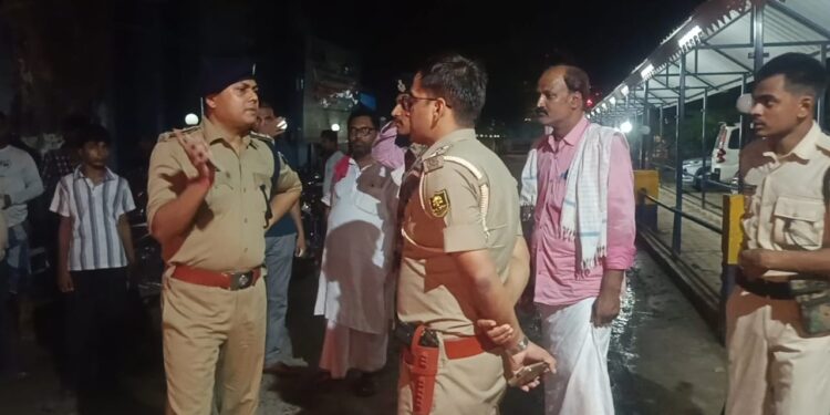 एनएच-27 किनारे युवक का खून से लथपथ शव मिलने से सनसनी, धारदार हथियार से हत्या की आशंका
