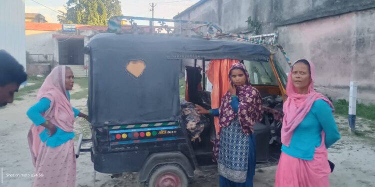 जोकीहाट – बांस की झाड़ी में फंदे से लटका मिला विवाहिता का शव, पति पर हत्या का आरोप