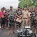 कुँवारी, अररिया – अंधेरे में बड़ी कार्रवाई: 240 किलो गांजा बरामद, तस्कर फरार।