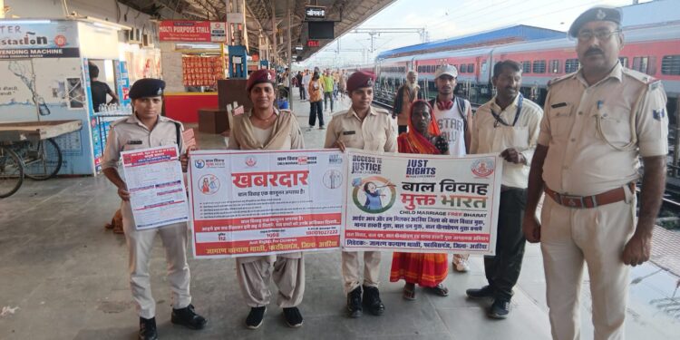 जोगबनी रेलवे स्टेशन पर मानव तस्करी व बाल श्रम के खिलाफ चला जागरूकता अभियान।
