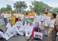 पटना – बिहार विधानसभा के बाहर छात्रों के समर्थन में विपक्ष का प्रदर्शन, NEET अनियमितताओं की निष्पक्ष जांच की मांग