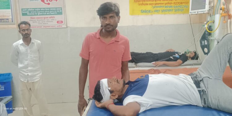 अररिया – जमीनी विवाद में दो पक्षों के बीच मारपीट, धारदार हथियार से हमला; घायल सदर अस्पताल रेफर