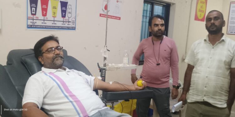 अररिया – Digital Press Club™ के सदस्य राजीव सिंह ने किया रक्तदान, कहा – जान बचाने से बड़ा कोई धर्म नहीं
