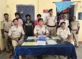 अररिया/महलगांव – महलगांव में साइबर ठगी का भंडाफोड़, दो गिरफ्तार, बायोमैट्रिक मशीन, फिंगर प्रिंट व मोबाइल बरामद