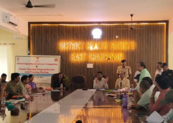 परिवार नियोजन के बारे में लोगों के बीच जागरूकता फैलाएं: जिलाधिकारी