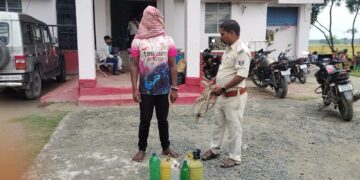 13 लीटर देसी चुलाई शराब के साथ एक गिरफ्तार, दो वारंटी भी दबोचे।