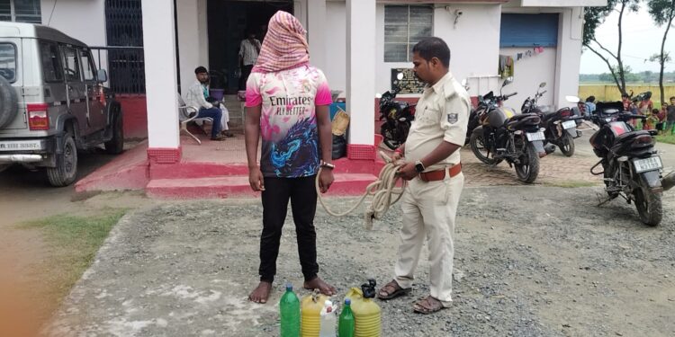 13 लीटर देसी चुलाई शराब के साथ एक गिरफ्तार, दो वारंटी भी दबोचे।