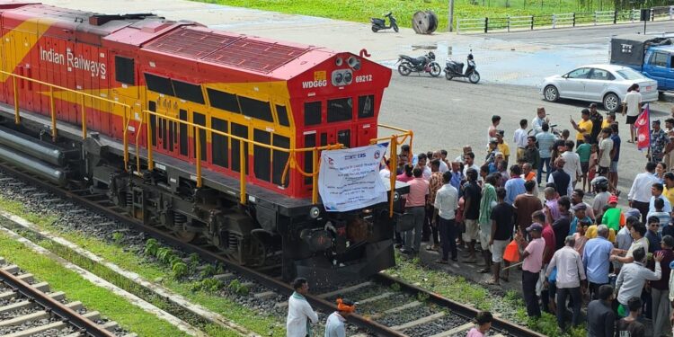 कोलकाता बंदरगाह से विराटनगर पहुंची पहली अंतरराष्ट्रीय कार्गो रेल