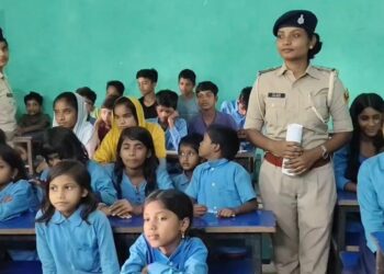 मानव तस्करी के खिलाफ महलगांव पुलिस का जागरूकता अभियान, छात्रों को दिए सुरक्षा के टिप्स