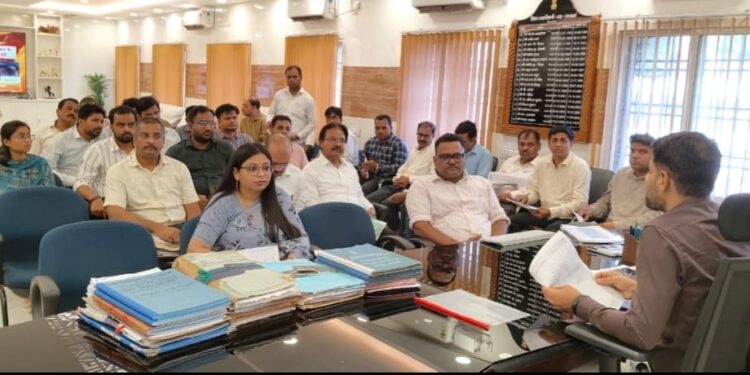किशनगंज, बिहार -समितियों ने अभी तक 2968.8 एमटी चावल की आपूर्ति नहीं की है, डीएम ने की समीक्षा