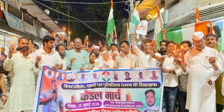 22 छात्रों को श्रद्धांजलि, न्याय की मांग और शिक्षा मंत्री के इस्तीफे पर अररिया में कांग्रेस का कैंडल मार्च एवं विजयी जुलूस