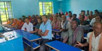प्रधानाध्यापक दिनेश पासवान की अध्यक्षता में शिक्षक-अभिभावक गोष्ठी का आयोजन किया गया।