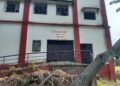 बदहाल बाढ़ आश्रय स्थल बना जलावन रखने का ठिकाना, आपदा में नहीं आएगा काम