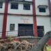 बदहाल बाढ़ आश्रय स्थल बना जलावन रखने का ठिकाना, आपदा में नहीं आएगा काम