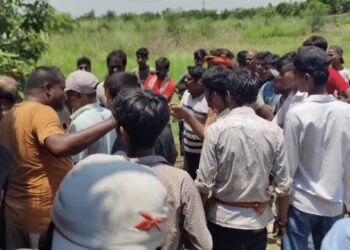 फारबिसगंज में चोरी के शक में तीन युवकों को खूंटे से बांधकर बेरहमी से पीटा, वायरल वीडियो से मचा हड़कंप।