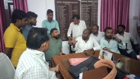 भौंरे के काटने से 8 साल के बच्चे की मौत, सदर अस्पताल में हंगामा