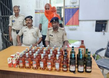 फारबिसगंज – उत्पाद विभाग व एएलटीएफ की बड़ी कार्रवाई, विदेशी शराब के साथ एक गिरफ्तार।
