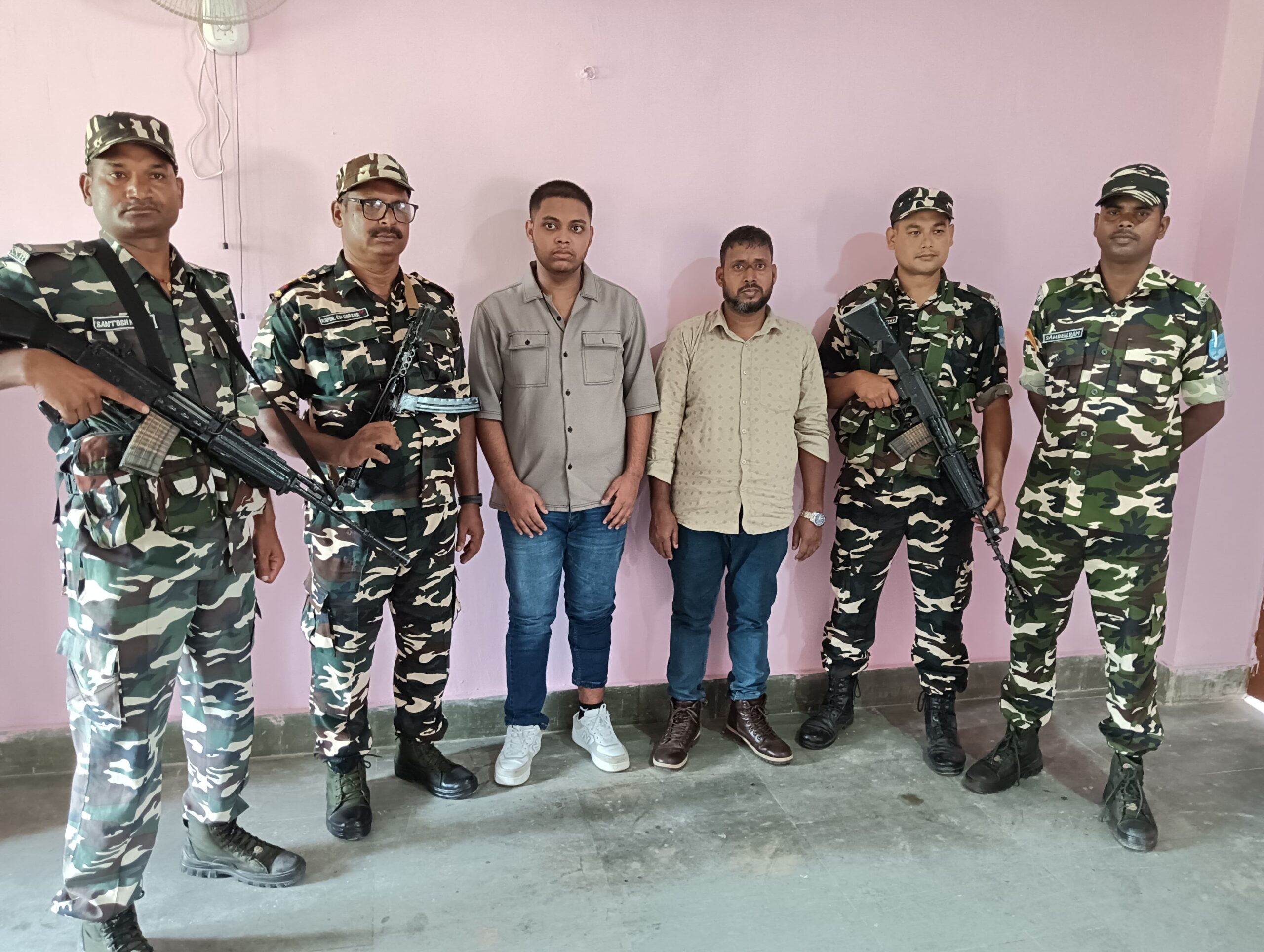 अररिया – नेपाल से बिना पासपोर्ट-वीजा भारत में प्रवेश करते दो बांग्लादेशी नागरिक एसएसबी के हत्थे चढ़े, पूछताछ जारी