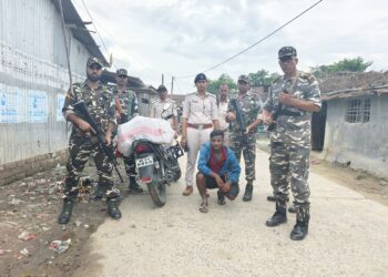 सिकटी – भारत-नेपाल सीमा पर 36 लीटर नेपाली शराब जब्त, तस्कर गिरफ्तार