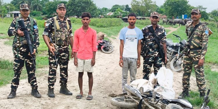 एसएसबी व पुलिस की संयुक्त कार्रवाई, 121 लीटर शराब के साथ दो तस्कर गिरफ्तार