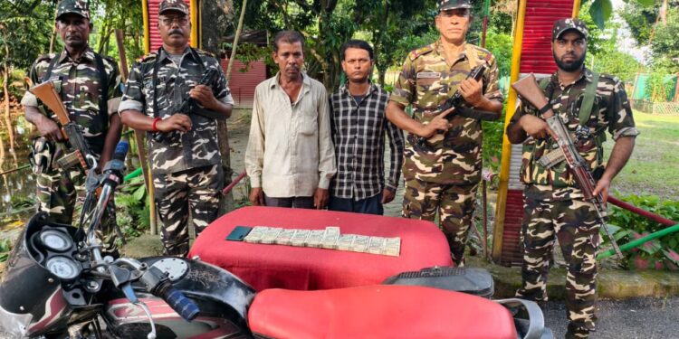 सिकटी में SSB की बड़ी कार्रवाई, पांच लाख रुपये बरामद।