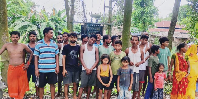 बिजली संकट: सात दिनों से अंधेरे में डूबा कुसमौल का वार्ड 3, आक्रोशित ग्रामीणों ने जताया विरोध