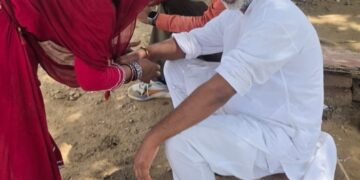 हिंदू बहन ने मुस्लिम भाई की कलाई पर बांधी राखी, पेश की भाईचारे की मिसाल