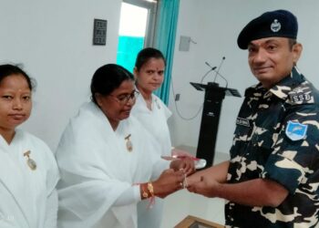 रक्षा सूत्र के साथ लिया पवित्रता और रक्षा का संकल्प