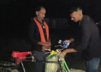 नरपतगंज – होम डिलीवरी करते 17 बोतल शराब के साथ एक गिरफ्तार