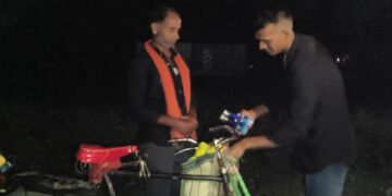 नरपतगंज – होम डिलीवरी करते 17 बोतल शराब के साथ एक गिरफ्तार
