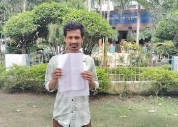 मुखिया पर स्वच्छता कर्मियों के नाम पर फर्जी भुगतान का आरोप, डीएम को सौंपा ज्ञापन