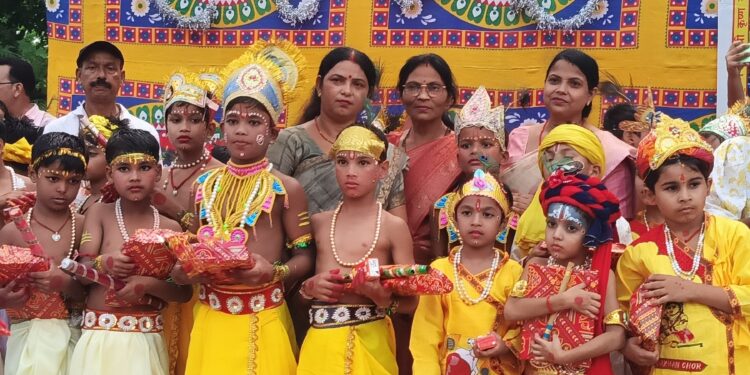 अररिया – मोहिनी देवी मेमोरियल स्कूल में हर्षोल्लास से मनाया गया कृष्ण जन्मोत्सव