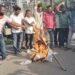 सहरसा – पत्रकार से मारपीट के विरोध में छात्र संगठनों ने फूंका पुतला, कार्रवाई की मांग