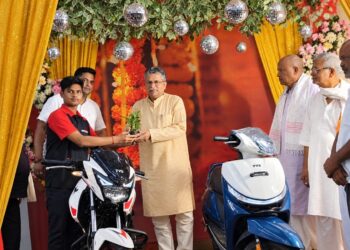 समस्तीपुर – पूर्व मंत्री सह विधायक आलोक मेहता ने शकुंतला टीवीएस के तीन नए मॉडलों का किया अनावरण