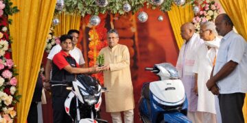 समस्तीपुर – पूर्व मंत्री सह विधायक आलोक मेहता ने शकुंतला टीवीएस के तीन नए मॉडलों का किया अनावरण
