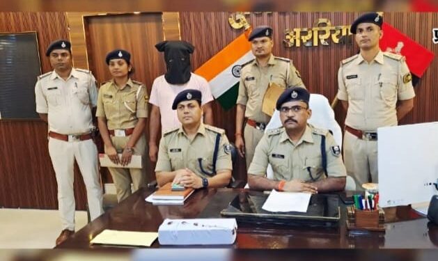 जाली नोटों के बड़े रैकेट का पर्दाफाश, 2.17 लाख के नकली नोट के साथ वार्ड सदस्य गिरफ्तार 500 रुपये के 434 जाली नोट बरामद