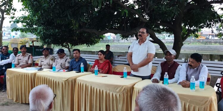 जोगबनी – दुर्गा पूजा को लेकर जोगबनी थाना परिसर में शांति समिति की बैठक, सौहार्दपूर्ण माहौल में पर्व मनाने पर जोर।