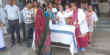 सामुदायिक स्वास्थ्य केंद्र रुन्नीसैदपुर में टीबी मरीजों को बांटी गई पोषण किट