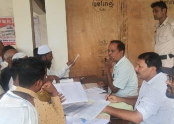 पलासी प्रखंड मुख्यालय में शनिवार को भूमि विवादों के त्वरित निष्पादन को लेकर जनता दरबार का आयोजन