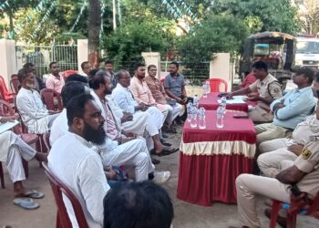 दुर्गा पूजा को लेकर पलासी थाना में शांति समिति की बैठक, डीजे बजाने पर रहेगा प्रतिबंध