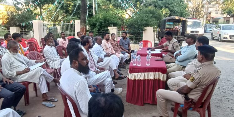 दुर्गा पूजा को लेकर पलासी थाना में शांति समिति की बैठक, डीजे बजाने पर रहेगा प्रतिबंध