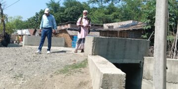 फारबिसगंज – डुमरिया कैनाल का नहर के चैनल ध्वस्त कर बनाई सड़क
