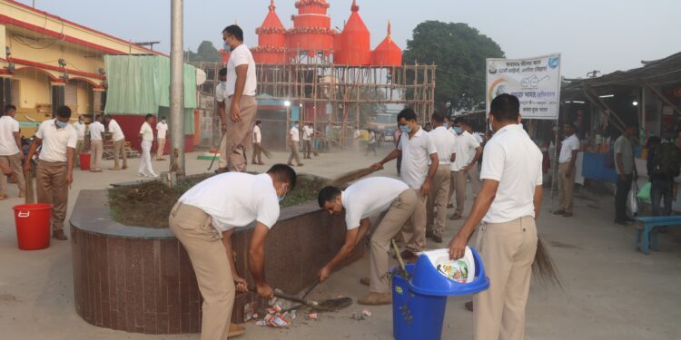 अररिया – अररिया कोर्ट रेलवे स्टेशन पर एसएसबी ने चलाया स्वच्छता अभियान