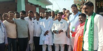 पलासी के बिलातीबाड़ी में राजद की बैठक, स्नातक प्रत्याशी नीतेश कुमार यादव के पक्ष में मतदान की अपील