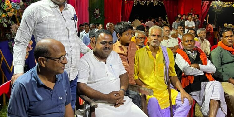 अररिया भाजपा नेता रंजीत यादव ने विभिन्न पूजा पंडालों का किया भ्रमण, मां दुर्गा से की जिलेवासियों की सुख-समृद्धि की कामना