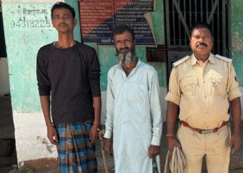 पलासी चौक पर बुजुर्ग की बहू व पोते को लेकर सीएनजी चालक फरार, दो हिरासत में