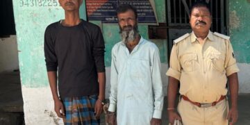 पलासी चौक पर बुजुर्ग की बहू व पोते को लेकर सीएनजी चालक फरार, दो हिरासत में