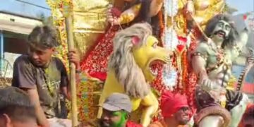 पलासी में नम आंखों से मां काली और दुर्गा को दी गई विदाई, जय माता दी के नारों से गूंजा शहर